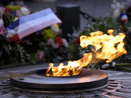 Arc de Triomphe facts: The flame of remembrance at Arc de Triomphe