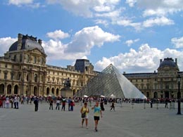 4 hour Paris walking tour: Louvre Museum
