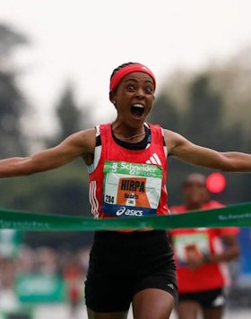 Bedatu Hirpa won women's title in 2025