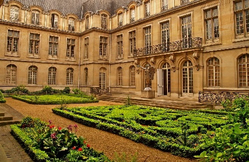 Carnavalet Museum is housed in Hotel Carnavalet