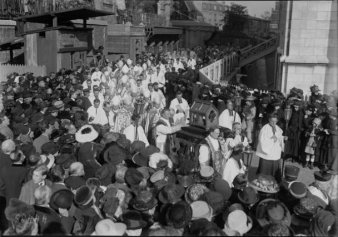 Consecration of Sacré-Coeur in 1919