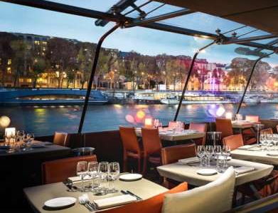 A Dinner cruise is the most romantic evening in Paris