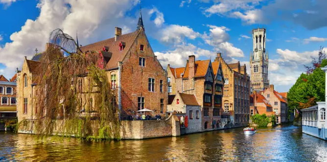 Bruges is easily visited from Paris