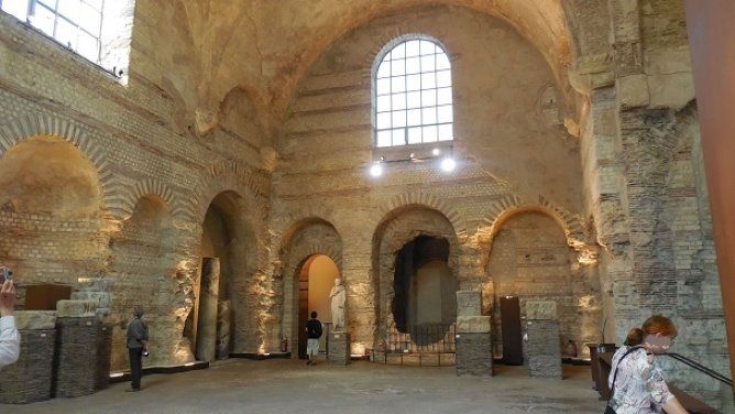 Roman refrigerarium in Musée de Cluny