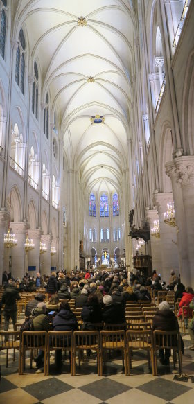 Masses are held daily in Notre-Dame