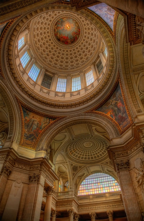 The dome of Le Panthéon is the left bank high point