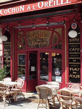 Le Cochon à l'oreille is a rare bistro in Les Halles