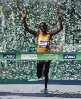 Cyprian Kotut won Paris Marathon 2016