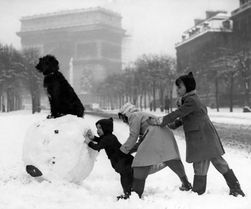 Snow in Paris in 1930