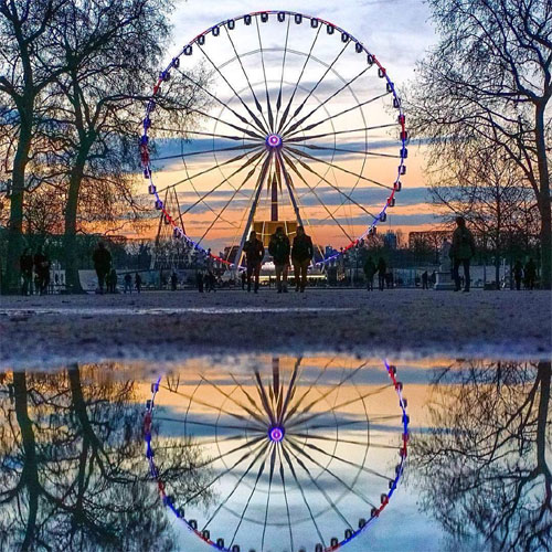 The Ferris whel at the edge of Les Tuileries Gardens